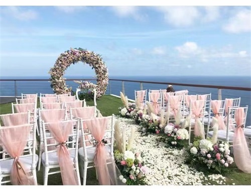 选择什么材质的桌布比较好？